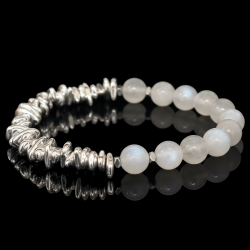 Женский браслет из лунного камня с гематитом